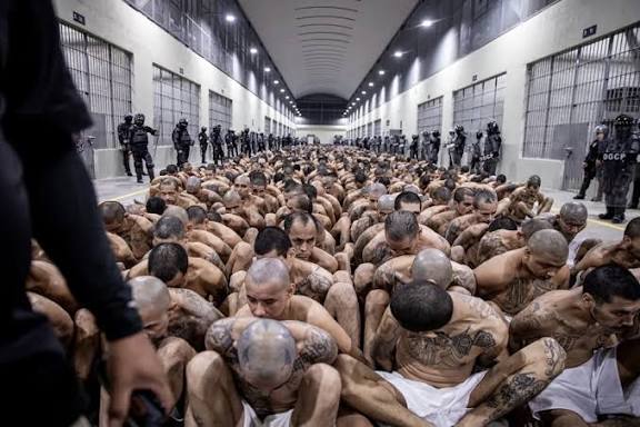 Salvador : 1 335 ans de prison pour un membre de gang, la plus lourde jamais prononcée